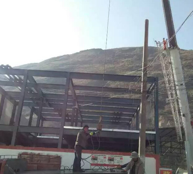 定遠工地現場吊裝作業