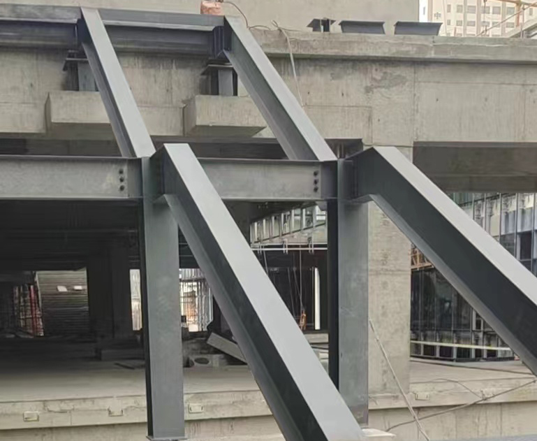 蘭州環球中心—鋼結構樓梯安裝中